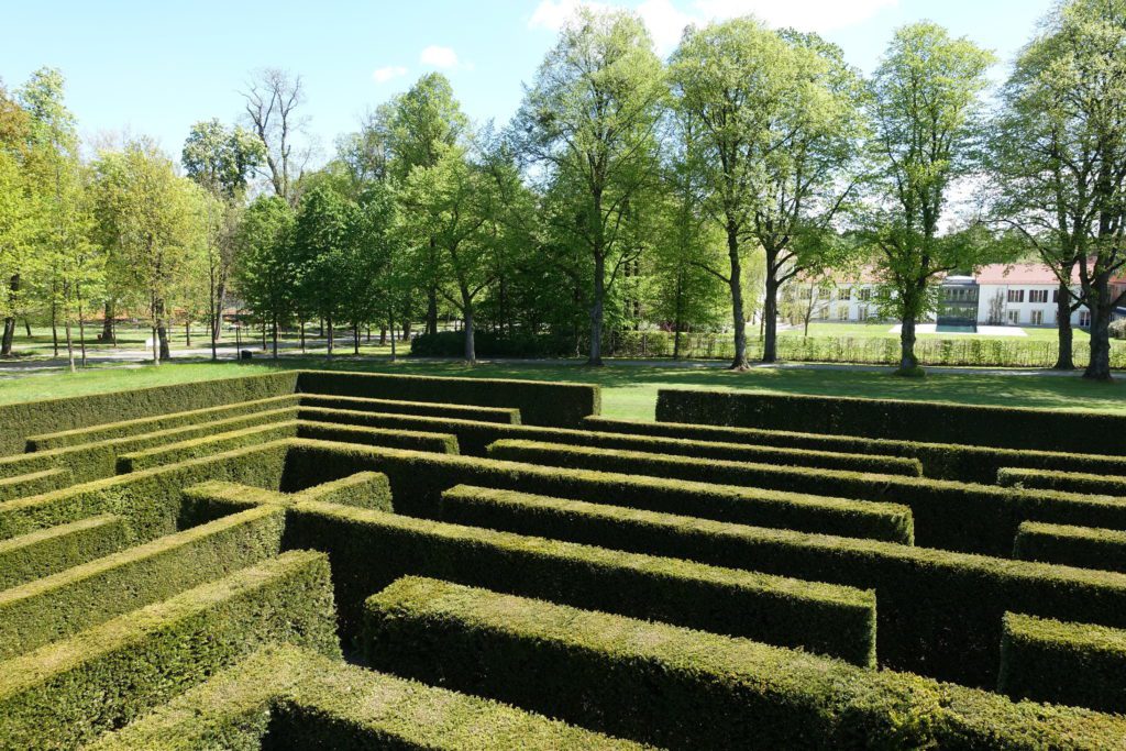 Foto av labyrint i Graflicher Park Bad Driburg, av formklipte hekker