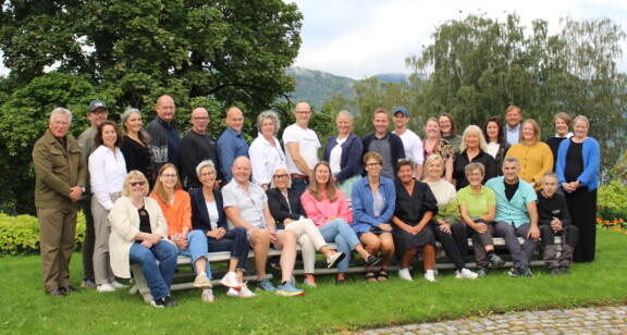 Gruppebilde av alle ansatte på Norge sgrønne fagskole - Vea