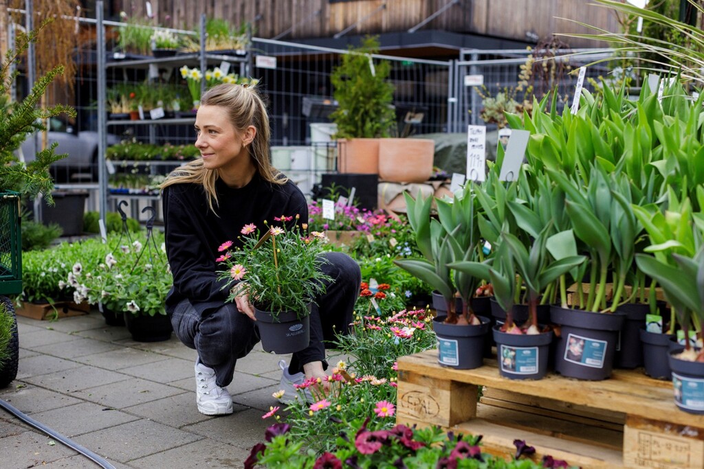 Louise Kjær driver i dag Jord mikrohagesenter