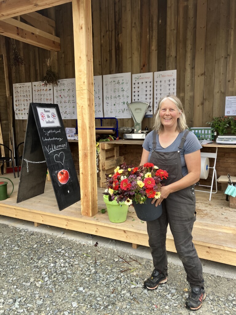 Hanne Guåker foran Hannes landhandel