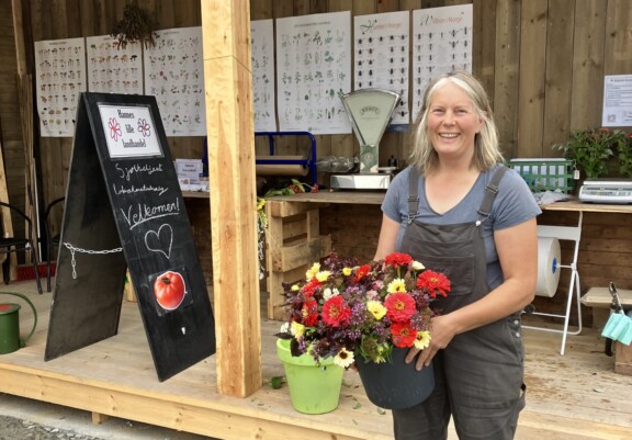 Hanne Guåker foran Hannes landhandel