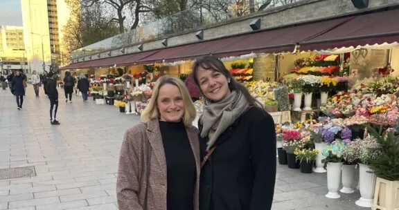 To blomsterdekoratørelever i Tallin