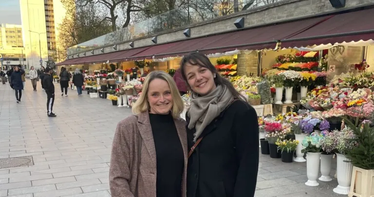 To blomsterdekoratørelever i Tallin