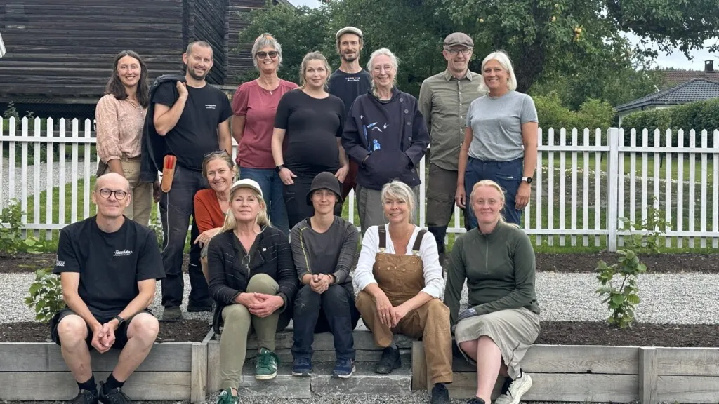 Studenter fra fagskolen sammen med gjester