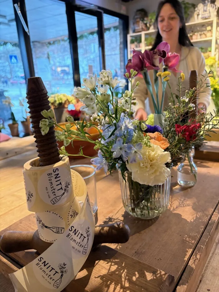 Arbeidsbord i blomsterbutikk