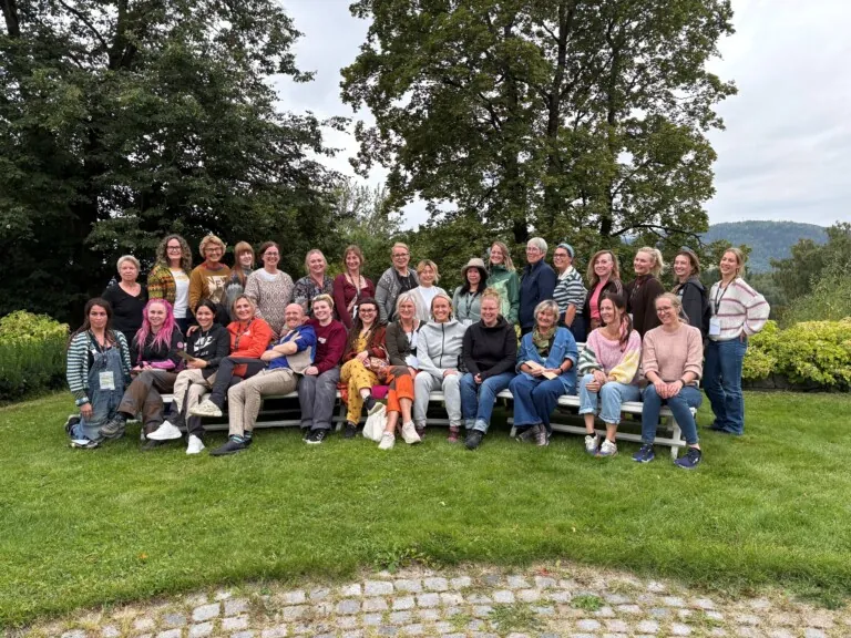 30 personer avbildet ute på Vea, fordi de er deltagere på Vea-mesterskapet 2026