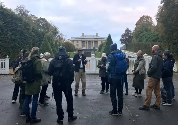 Gartner på Gunnebo slott ønsker fagskolestudenter fra Vea velkommen til Gunnebo